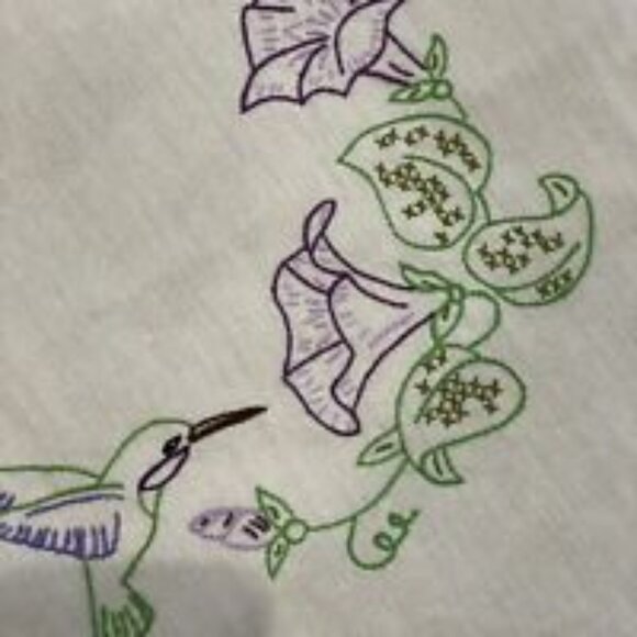 82 X 49 White Embroidered Tablecloth Hummingbirds Butterflies Flowers Purple - Picture 8 of 11